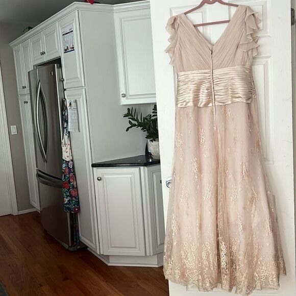 Jovani Evenings Cream Evening Gown with Belt Size 16 - Picture 7 of 11